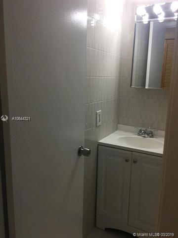 Undisclosed, Miami, FL 33172 photo 9