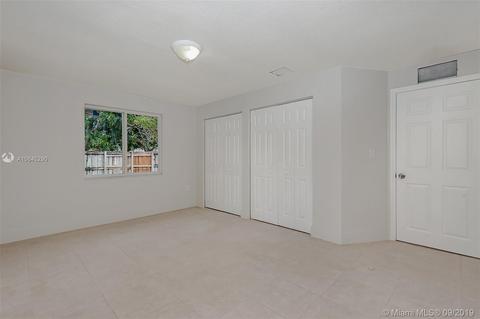 474 SE 3rd St, Hialeah, FL 33010 photo 4