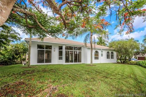 2532 Montclaire Cir, Weston, FL 33327 photo 9