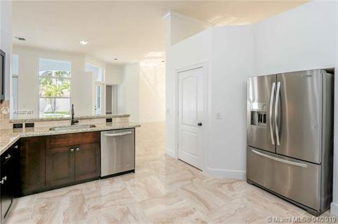 2532 Montclaire Cir, Weston, FL 33327 photo 5