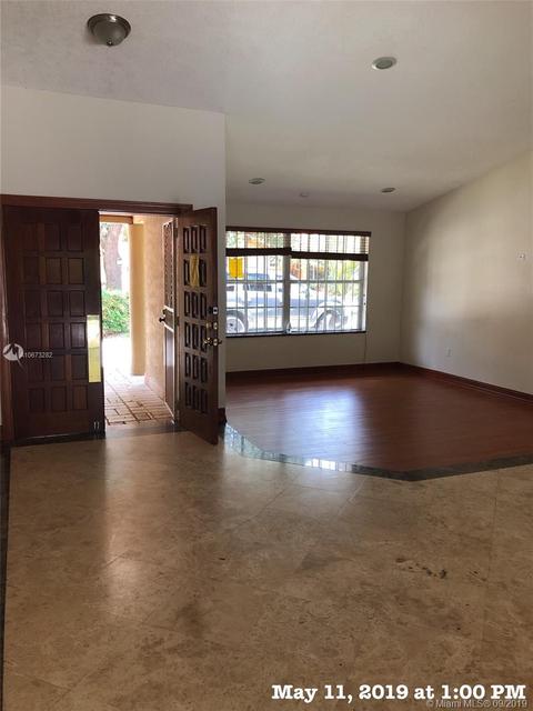 8564 NW 165th Ter, Miami Lakes, FL 33016 photo 4