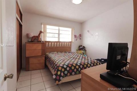 4128 E 9th Ln, Hialeah, FL 33013 photo 12
