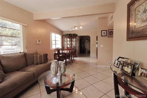 4128 E 9th Ln, Hialeah, FL 33013 photo 3