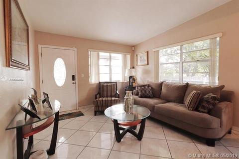 4128 E 9th Ln, Hialeah, FL 33013 photo 9