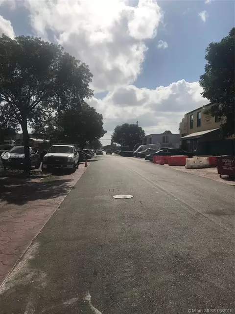 1054 E 27th St, Hialeah, FL 33013 photo 16
