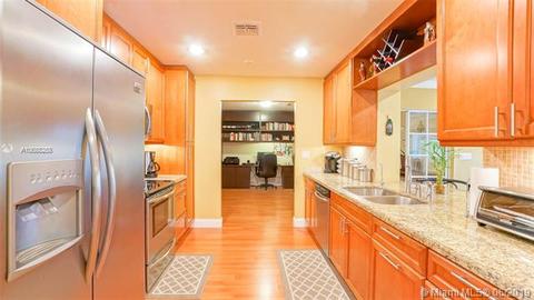 14300 Leaning Pine Dr, Miami Lakes, FL 33014 photo 4