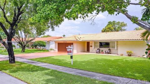 14300 Leaning Pine Dr, Miami Lakes, FL 33014 photo 2
