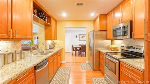 14300 Leaning Pine Dr, Miami Lakes, FL 33014 photo 5