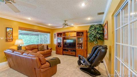 14300 Leaning Pine Dr, Miami Lakes, FL 33014 photo 12