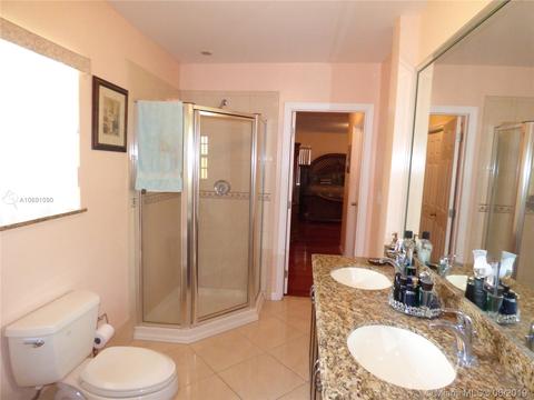 910 NE 164th St, North Miami Beach, FL 33162 photo 10