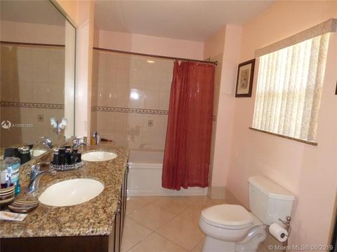 910 NE 164th St, North Miami Beach, FL 33162 photo 9