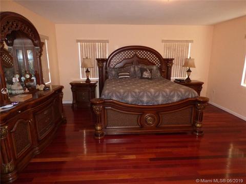 910 NE 164th St, North Miami Beach, FL 33162 photo 3