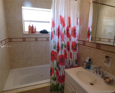 910 NE 164th St, North Miami Beach, FL 33162 photo 11