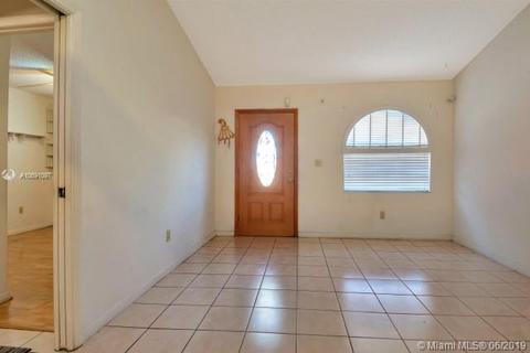 2782 W 54th Pl, Hialeah, FL 33016 photo 9