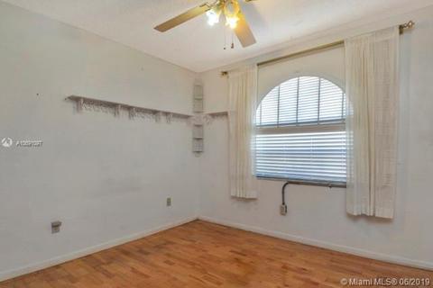 2782 W 54th Pl, Hialeah, FL 33016 photo 10