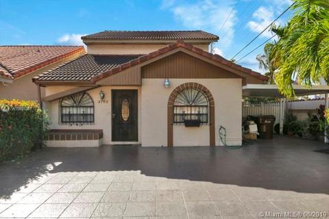 2782 W 54th Pl, Hialeah, FL 33016 photo 2