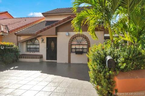 2782 W 54th Pl, Hialeah, FL 33016 photo 3