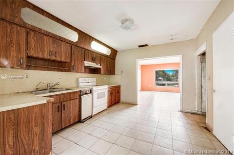 466 E 37th St, Hialeah, FL 33013 photo 6