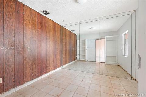466 E 37th St, Hialeah, FL 33013 photo 4