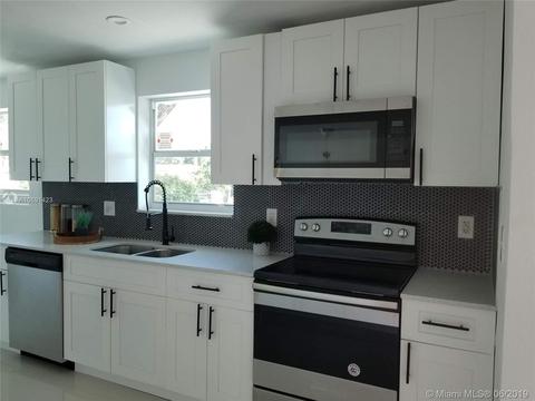 630 W 70th Pl, Hialeah, FL 33014 photo 4