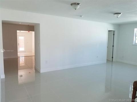 630 W 70th Pl, Hialeah, FL 33014 photo 2