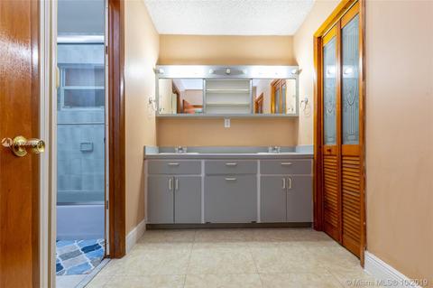 1460 E 8th Ct, Hialeah, FL 33010 photo 24