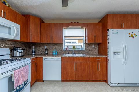 1460 E 8th Ct, Hialeah, FL 33010 photo 13