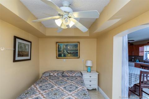 1460 E 8th Ct, Hialeah, FL 33010 photo 17