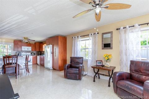 1460 E 8th Ct, Hialeah, FL 33010 photo 10
