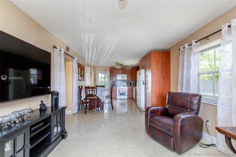 1460 E 8th Ct, Hialeah, FL 33010 photo 11