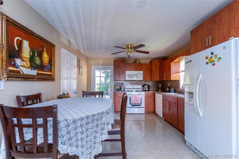 1460 E 8th Ct, Hialeah, FL 33010 photo 12
