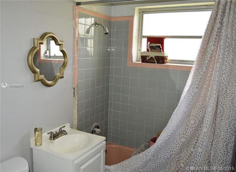 1071 W 46th St, Hialeah, FL 33012 photo 24