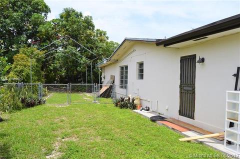 1071 W 46th St, Hialeah, FL 33012 photo 4