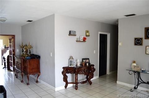 1071 W 46th St, Hialeah, FL 33012 photo 13