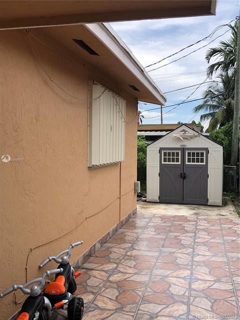 423 W 14th St, Hialeah, FL 33010 photo 2