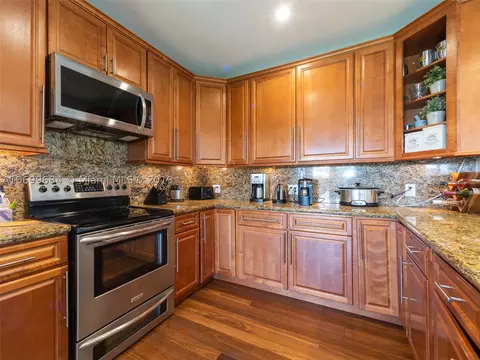 8727 Carlyle Ave, Surfside, FL 33154 photo 6