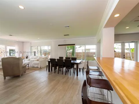 8727 Carlyle Ave, Surfside, FL 33154 photo 5