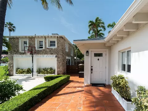 8727 Carlyle Ave, Surfside, FL 33154 photo 2