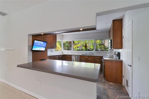 9217 Bay Dr, Surfside, FL 33154 photo 9