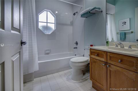 2561 Bay Pointe Dr, Weston, FL 33327 photo 9