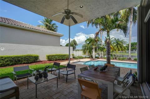 2561 Bay Pointe Dr, Weston, FL 33327 photo 11