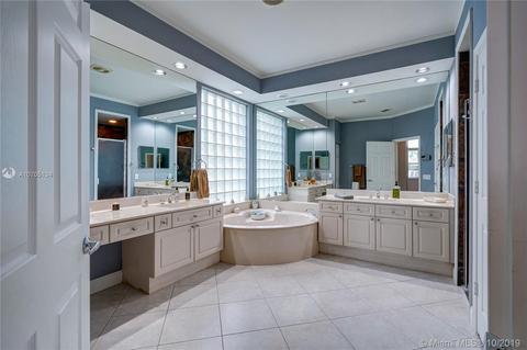 2561 Bay Pointe Dr, Weston, FL 33327 photo 7