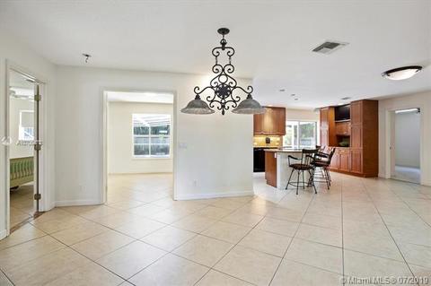 401 Douglas Dr, Jupiter, FL 33458 photo 12