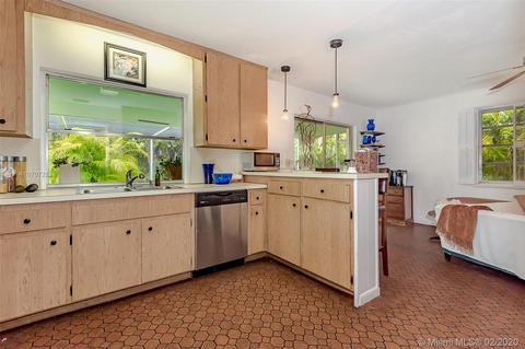 216 Buttonwood, Key Biscayne, FL 33149 photo 2