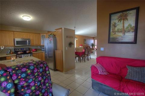 2659 W 68th Pl, Hialeah, FL 33016 photo 4