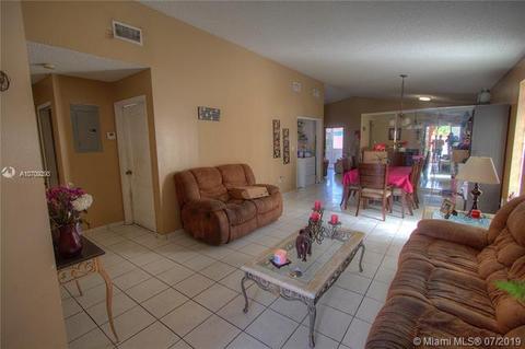 2659 W 68th Pl, Hialeah, FL 33016 photo 11