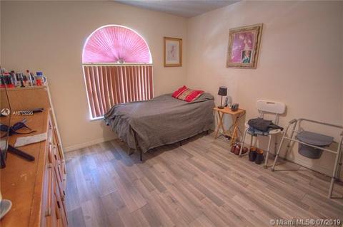 2659 W 68th Pl, Hialeah, FL 33016 photo 9