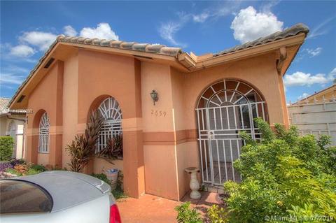 2659 W 68th Pl, Hialeah, FL 33016 photo 2