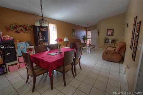 2659 W 68th Pl, Hialeah, FL 33016 photo 3