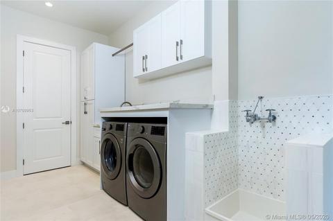 5712 Devonshire Blvd, Miami, FL 33155 photo 9
